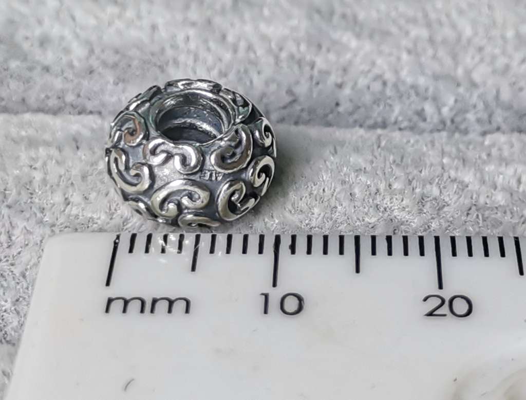 Pandora Feeling Groovy Charm