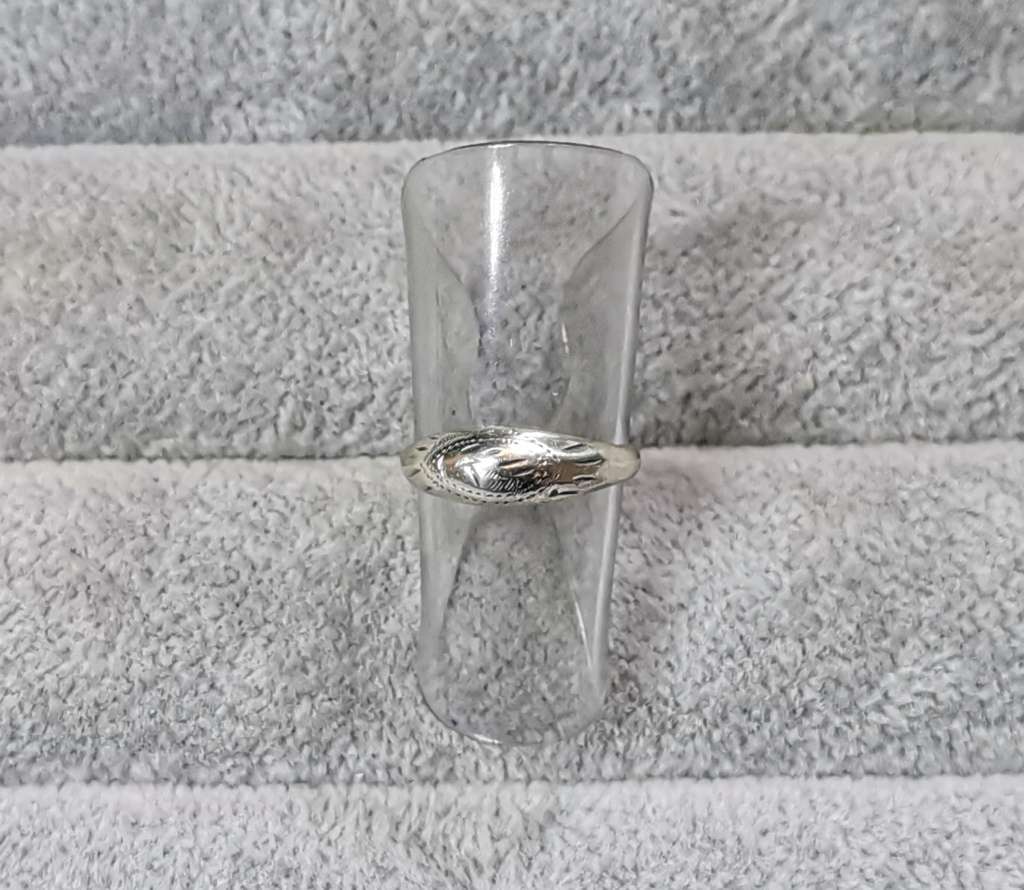 *R1 Auction* Detailed Silver Ring