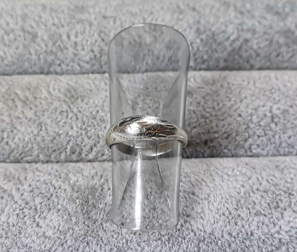 *R1 Auction* Detailed Silver Ring