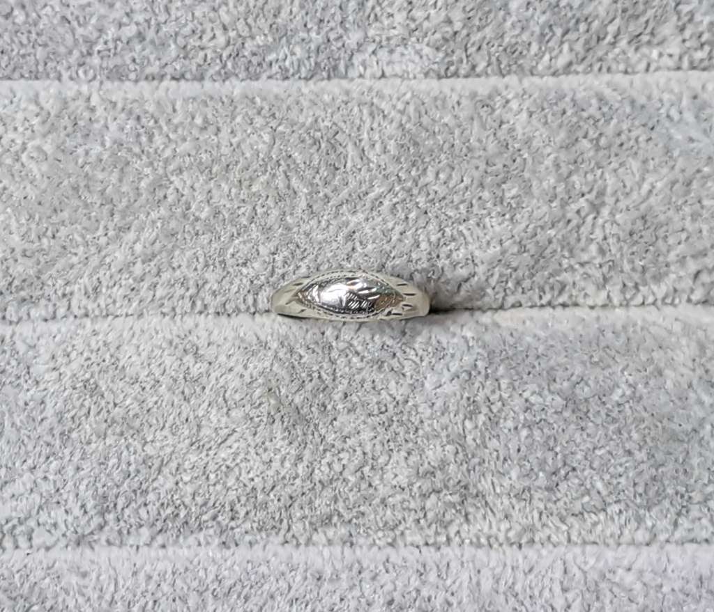 *R1 Auction* Detailed Silver Ring