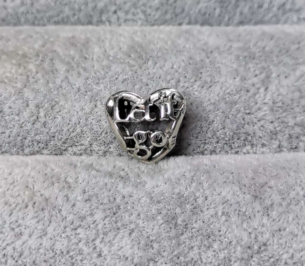 *R1 Auction* Silver Pandora 'Let it Go' Charm