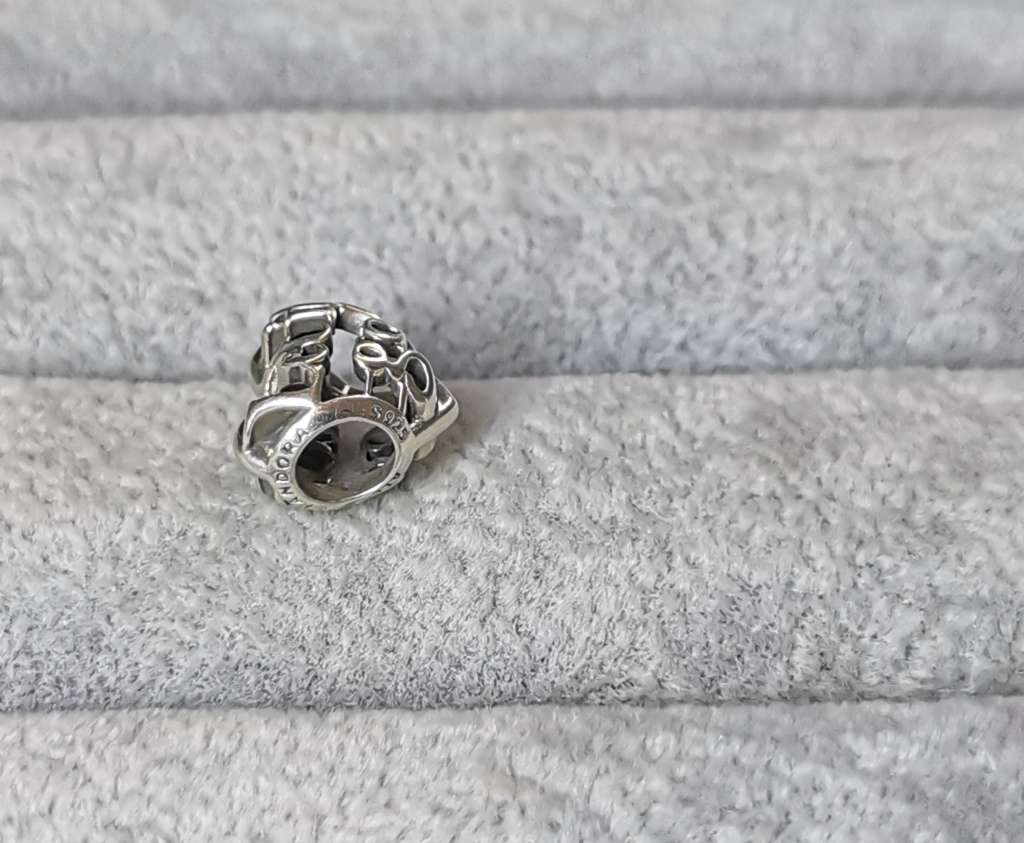 *R1 Auction* Silver Pandora 'Let it Go' Charm