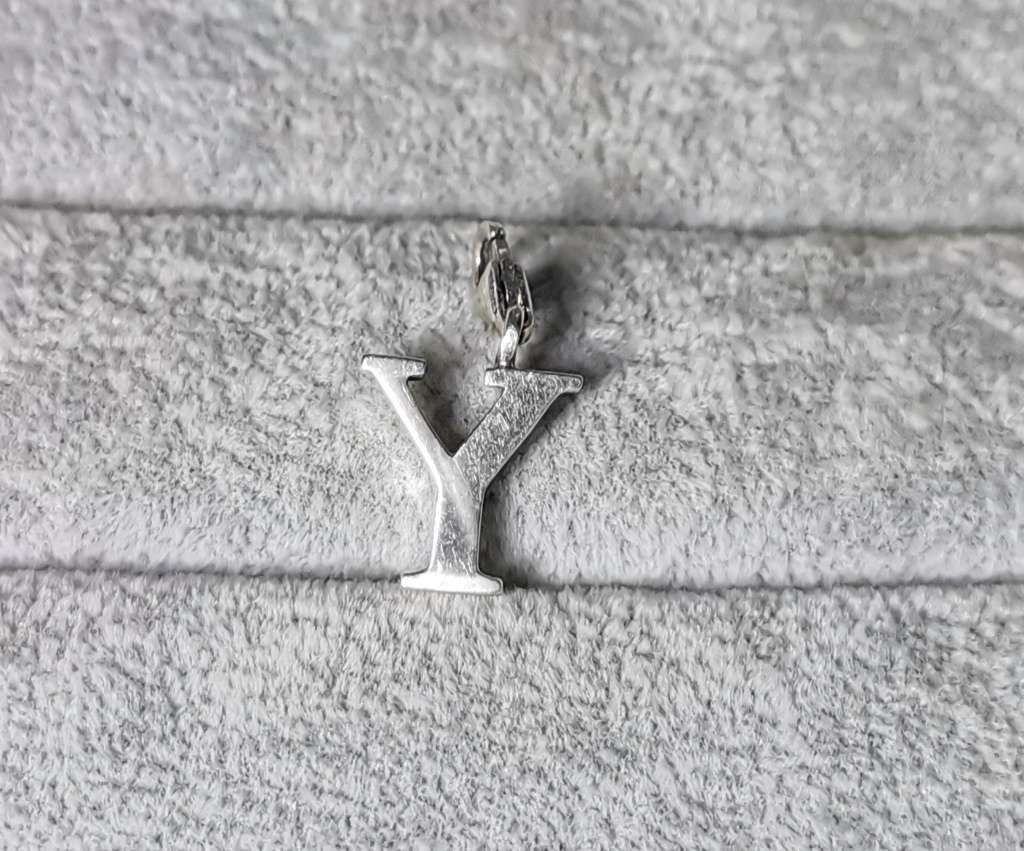 *R1 Auction* Silver `Y` Charm