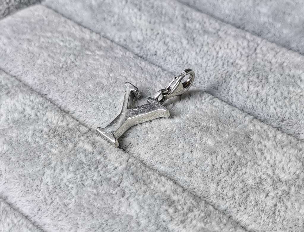 *R1 Auction* Silver `Y` Charm