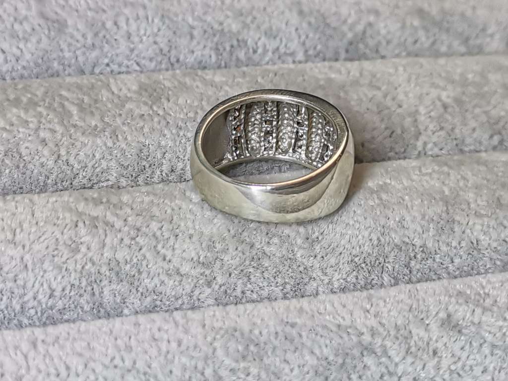 Dazzling Silver Ring