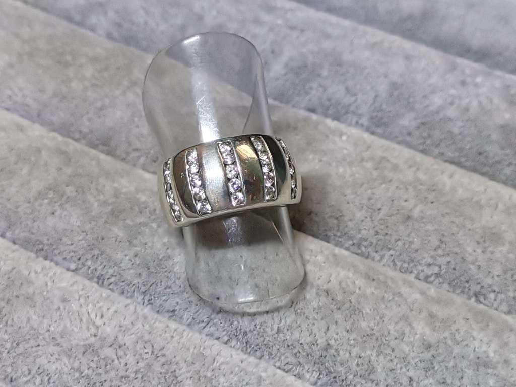 Dazzling Silver Ring