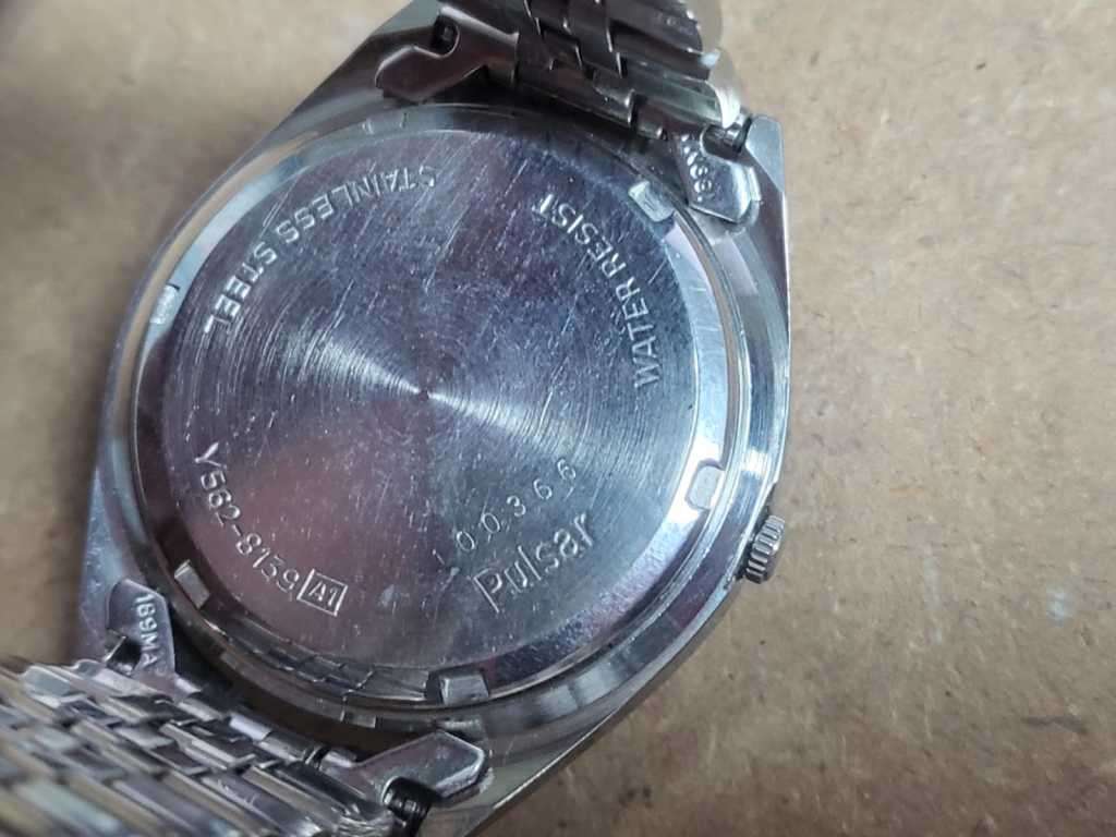 *R1 Auction* 1980's Pulsar Quartz(Y562-812L) gent's watch - Nice condition
