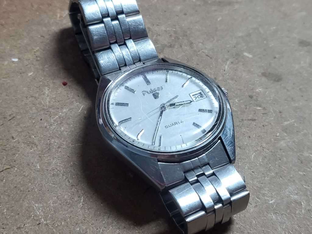 *R1 Auction* 1980's Pulsar Quartz(Y562-812L) gent's watch - Nice condition