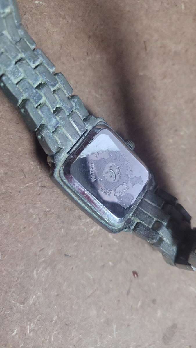 *R1 Auction* SK Quartz Watch