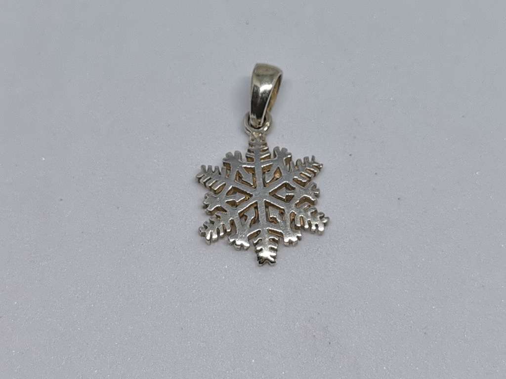 Silver Snowflake Pendant