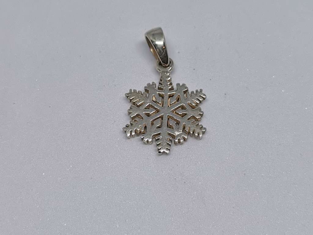 Silver Snowflake Pendant