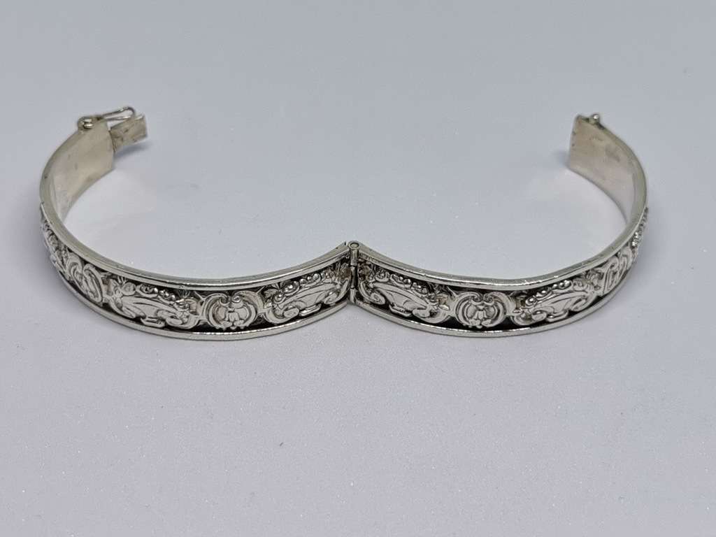 Detailed Silver Bangle