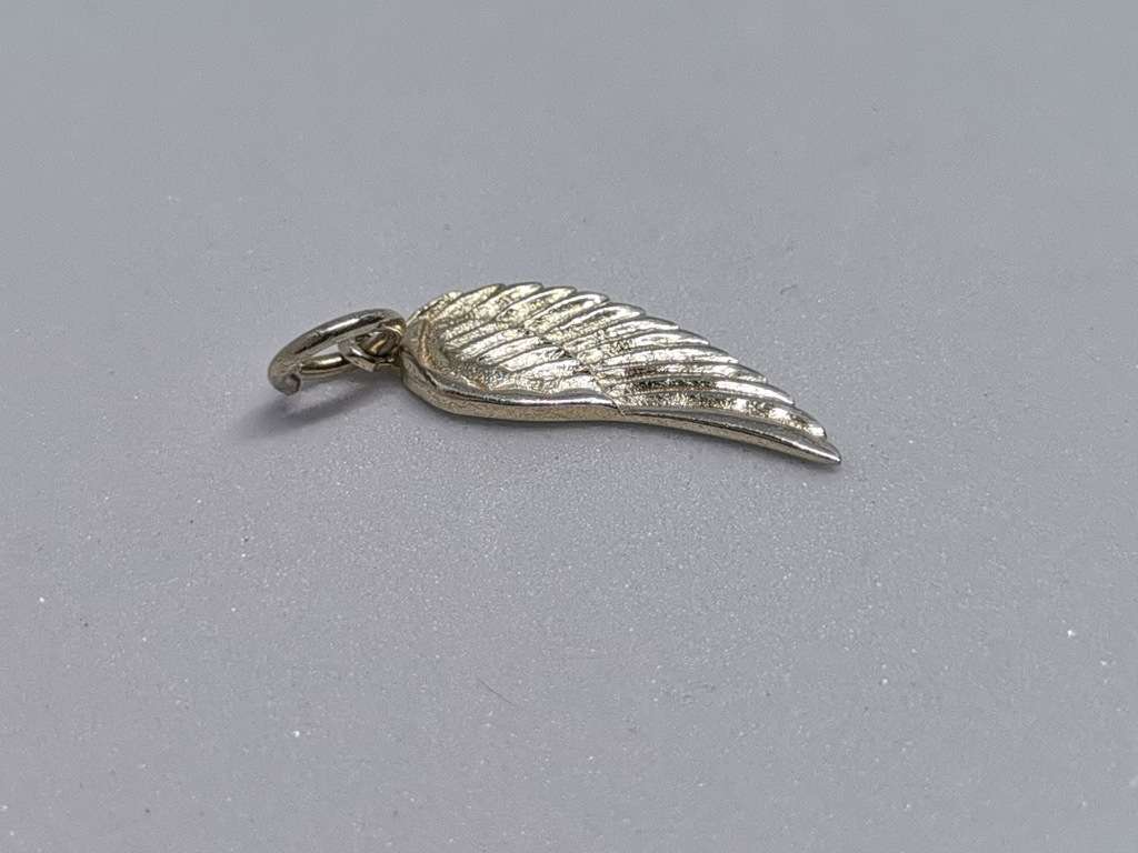 *R1 Auction* Silver Angel Wing Charm