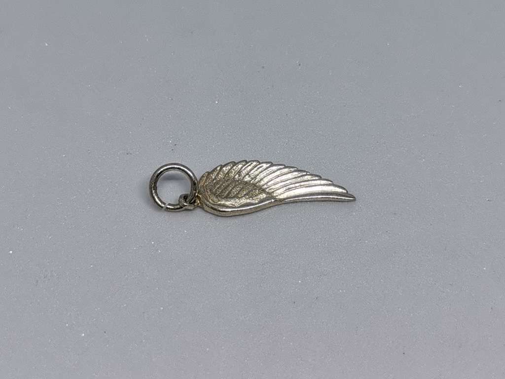 *R1 Auction* Silver Angel Wing Charm
