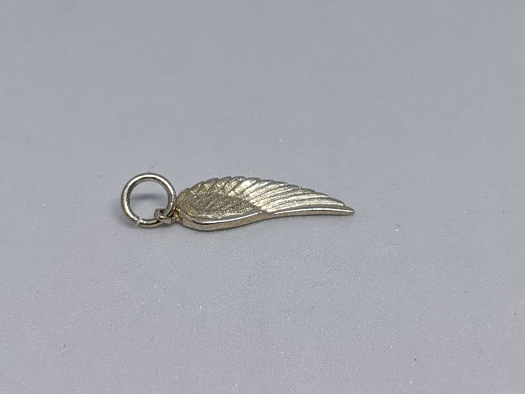 *R1 Auction* Silver Angel Wing Charm