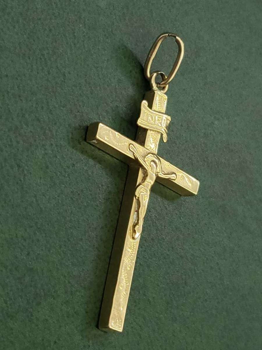 9ct Gold Cross Pendant