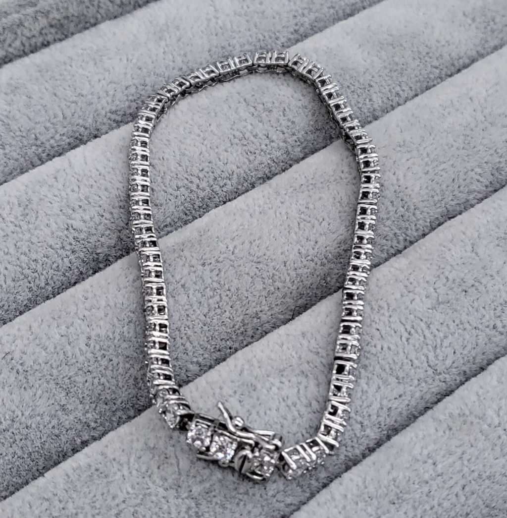 Dazzling Silver Tennis-Bracelet