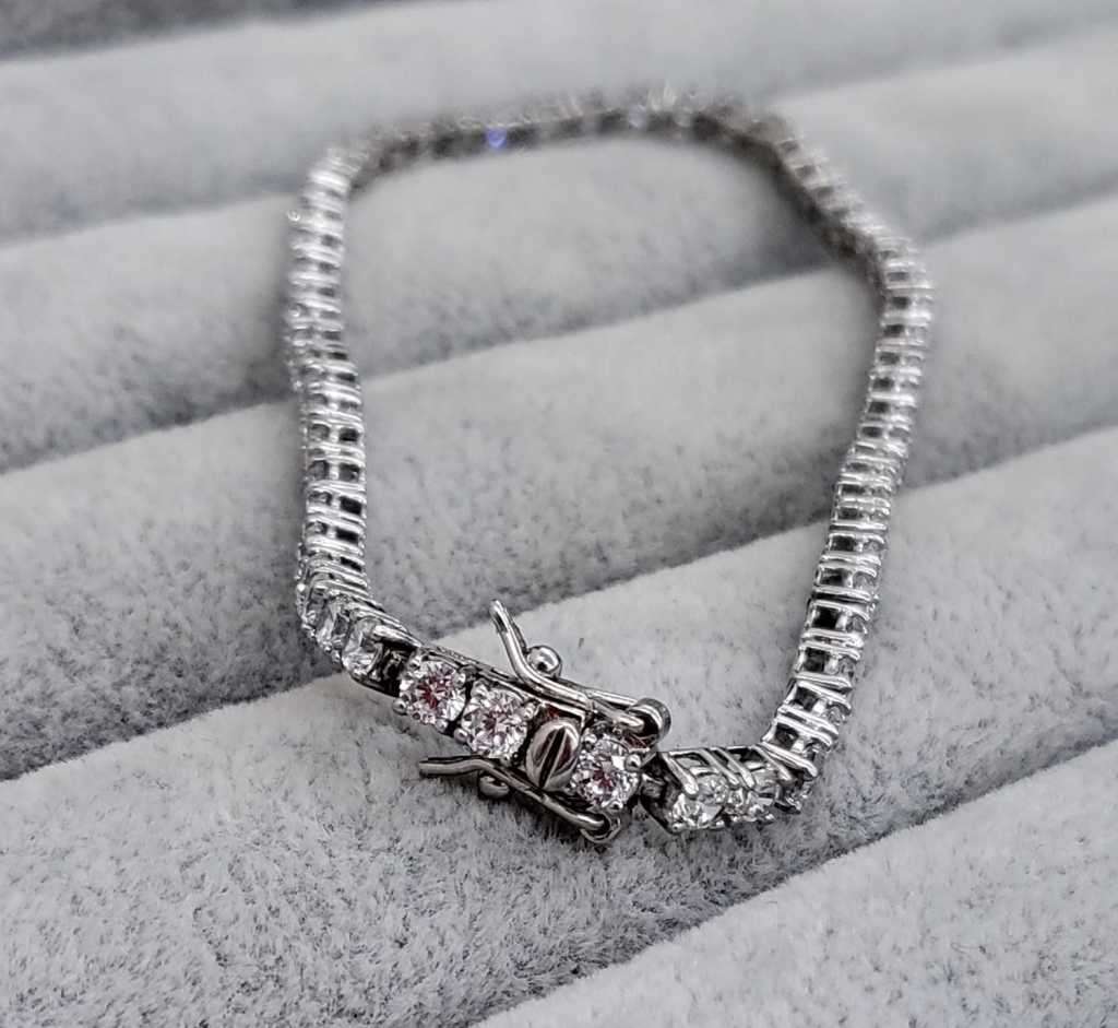 Dazzling Silver Tennis-Bracelet