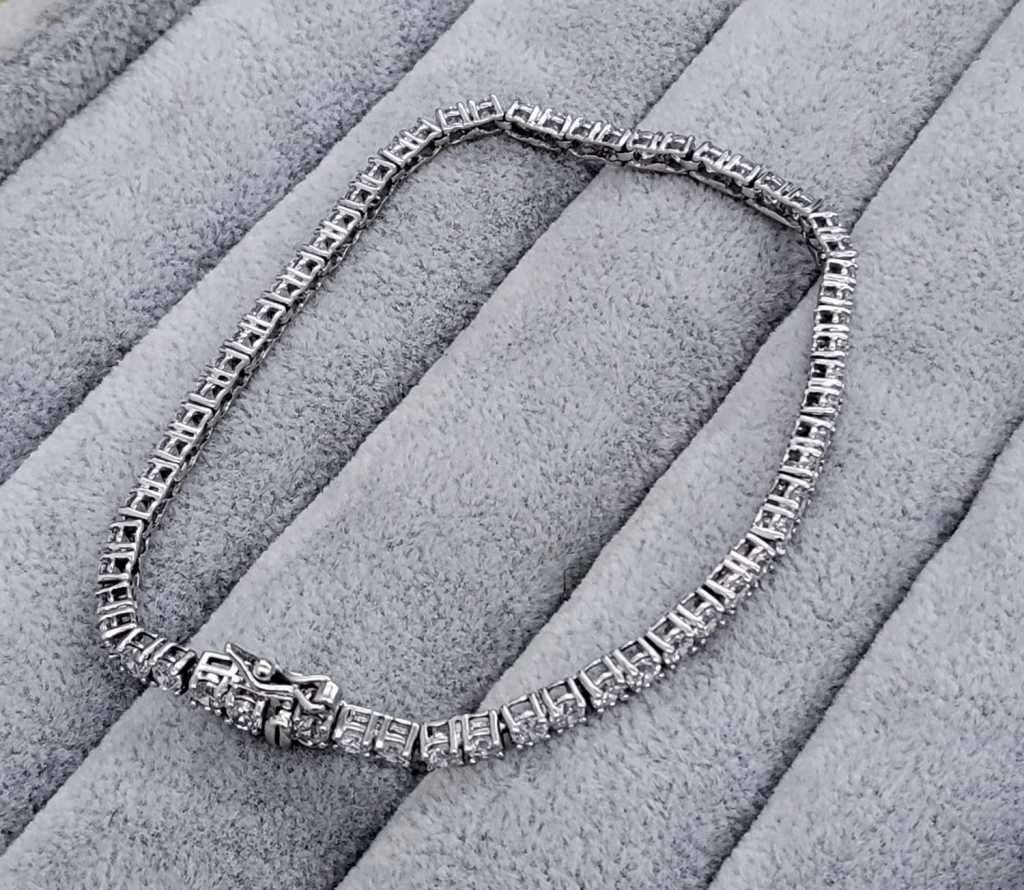 Dazzling Silver Tennis-Bracelet