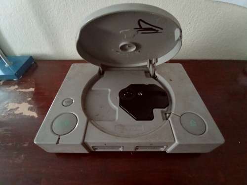 Old PS1 console with cables and 2 games(not tested)