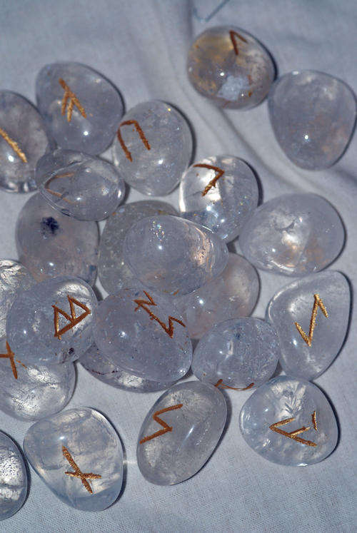 RUNE STONES - RUNE STONE CLEAR QUARTZ