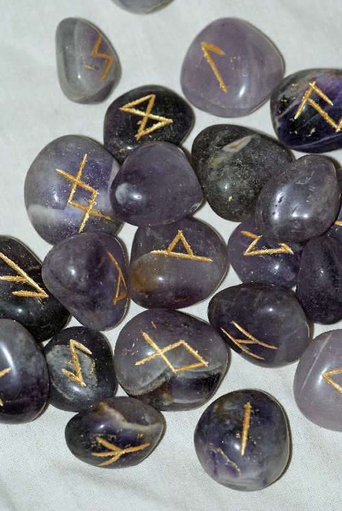 RUNE STONE AMETHYST