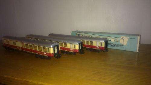 Marklin 4087 & 4086 HO Scale Restaurant Car & Passenger Car
