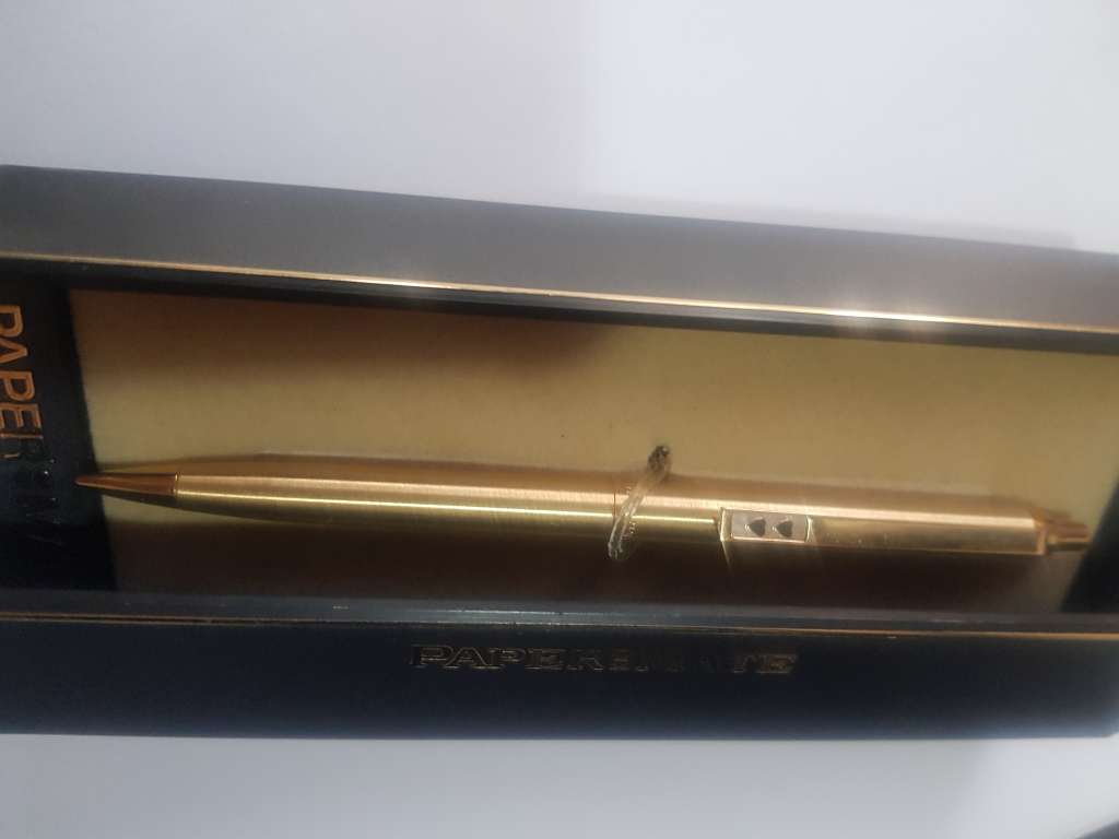 6 STUNNING PENS AND PENCILS AND FOUNTAIN PEN ( PARKER AND PAPERMATE)