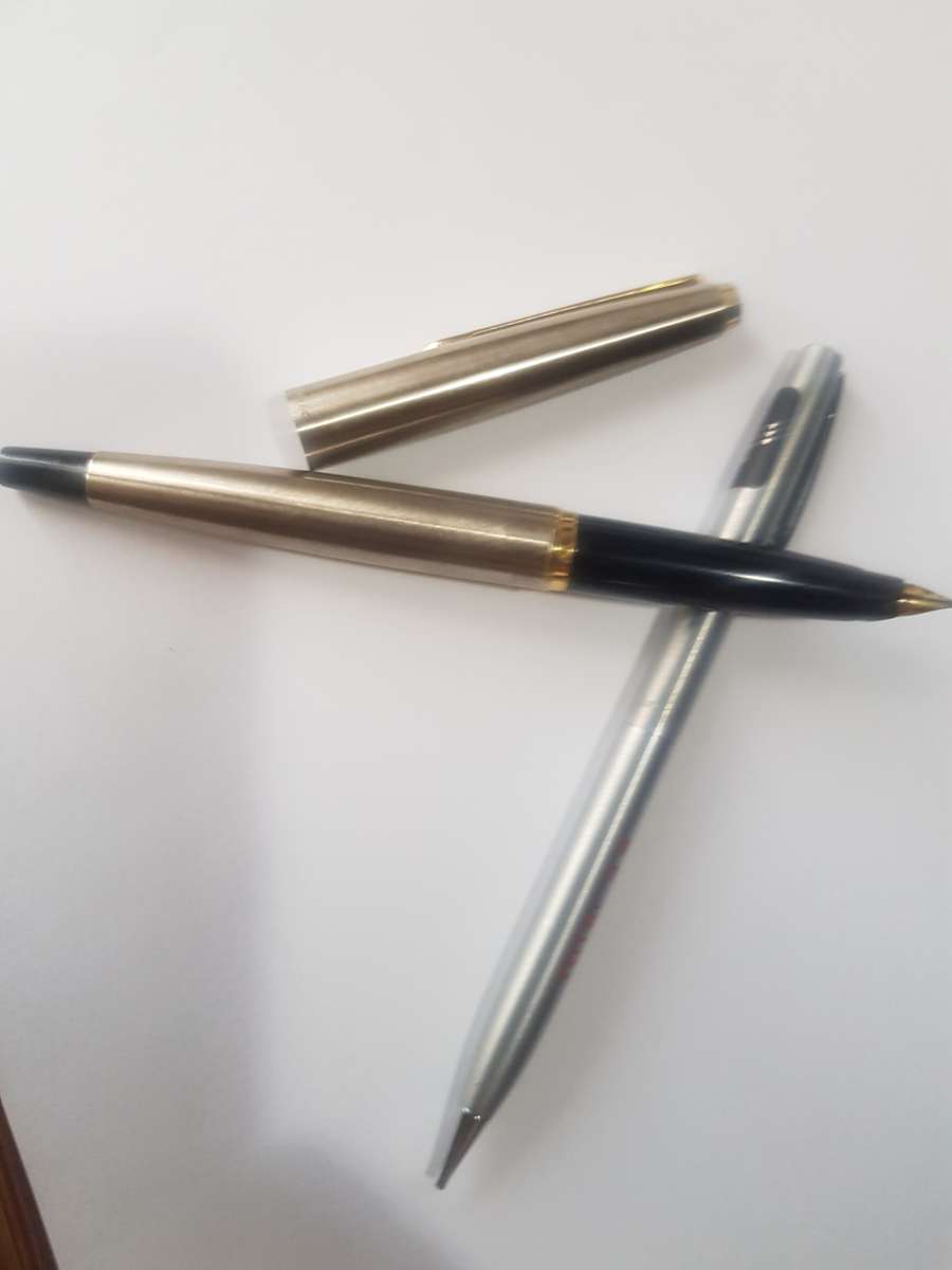 6 STUNNING PENS AND PENCILS AND FOUNTAIN PEN ( PARKER AND PAPERMATE)