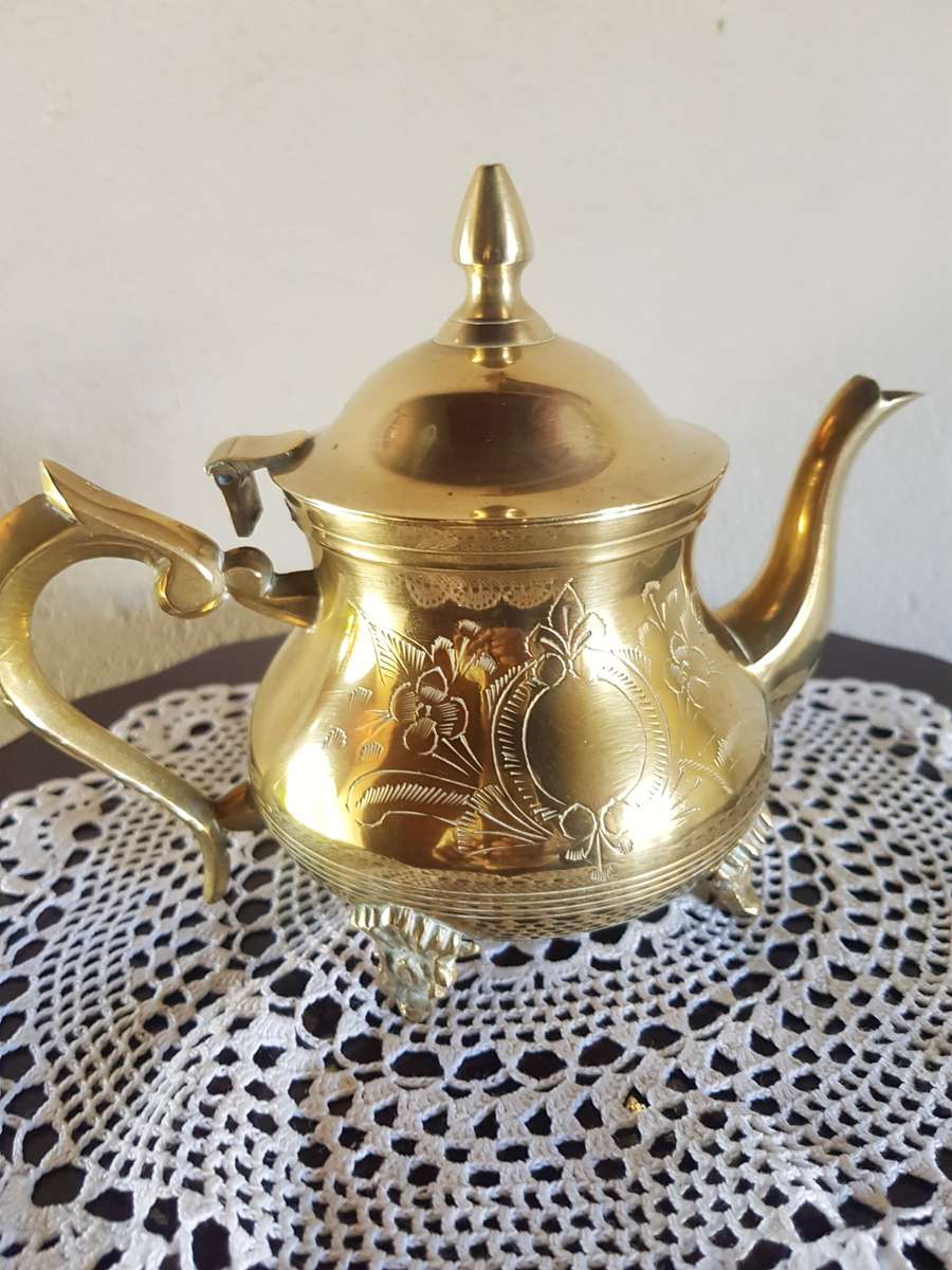 VINTAGE BRASS TEA/COFFEE SET IN PRISTINE CONDITION