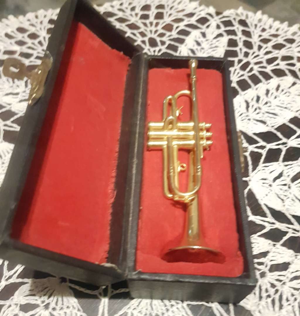 BRASS DISPLAY MINIATURE TRUMPET