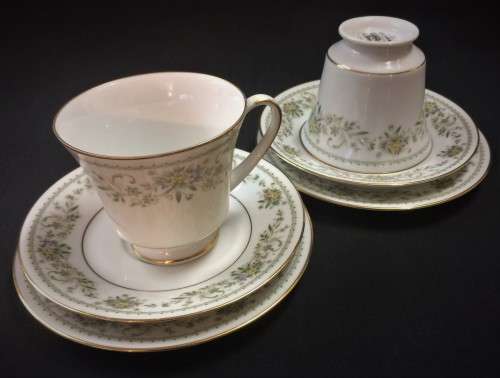 Pair of Noritake Geen Hill 2897 Trios