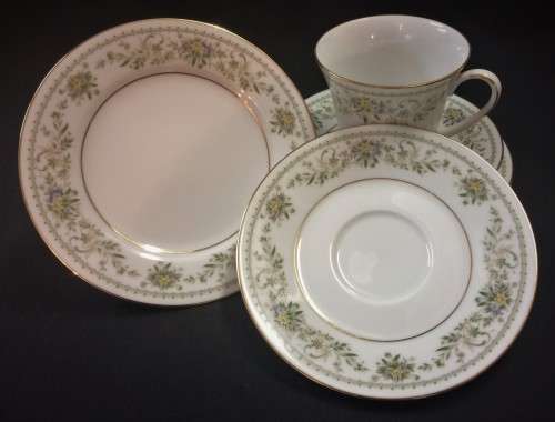 Pair of Noritake Geen Hill 2897 Trios