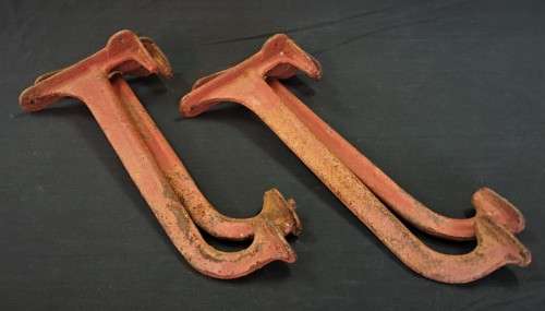 Two matching pairs of Cast Iron Basin Supports