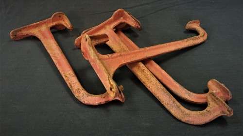 Two matching pairs of Cast Iron Basin Supports