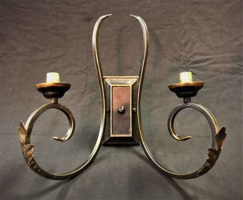 Twin-Bulb Wall-Mount Light Fitting