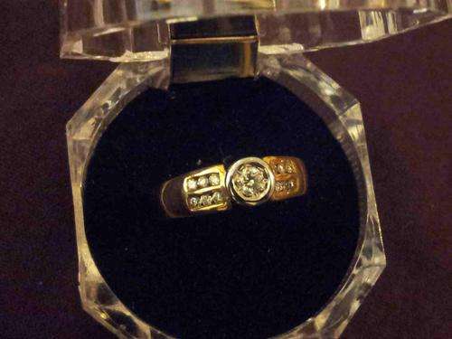 Brand New Ladies 9ct diamond yellow gold Ring