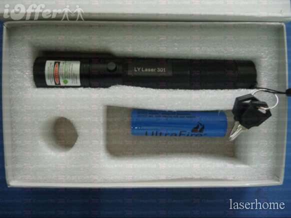 1000mw Green Powerful Laser Pointer - Rechargeable + 2 safety keys...Price negotiable on request