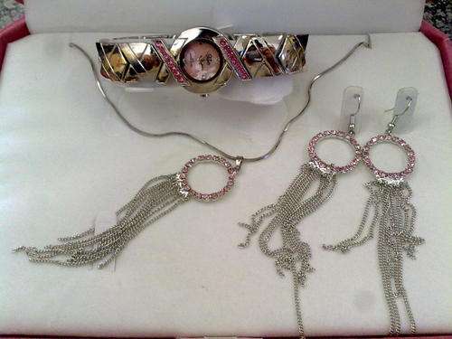 WACKY R1 AUCTION!!!! SEXY STYLISH LADIES FARAH WATCH GIFT SET!!! BRAND NEW!!!