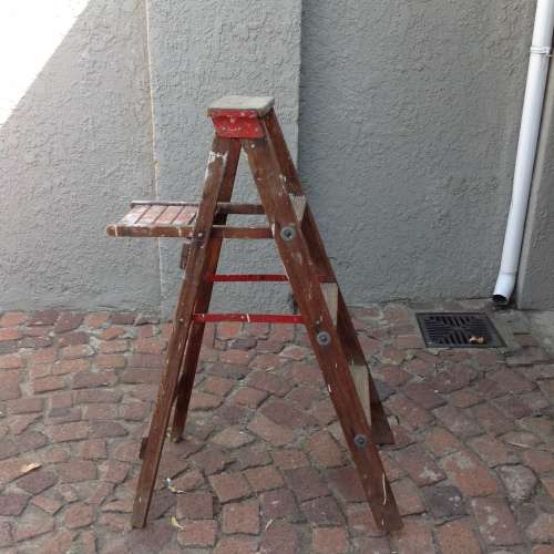 Small wooden step ladder  3Steps see all pictures