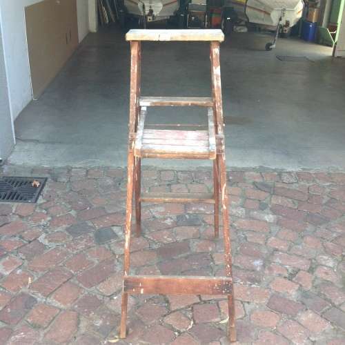 Small wooden step ladder  3Steps see all pictures