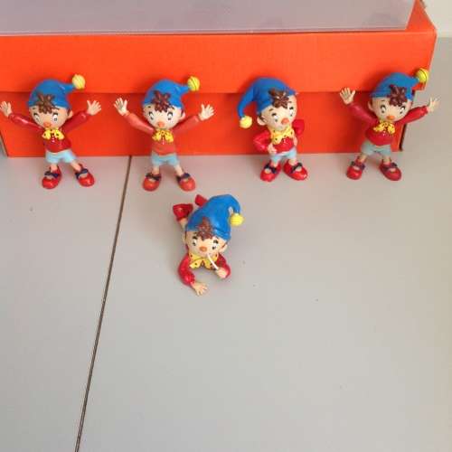 5 Noddy figures no markings bid per each to take the lot