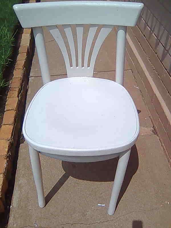 WHITE BENTWOOD CHAIR
