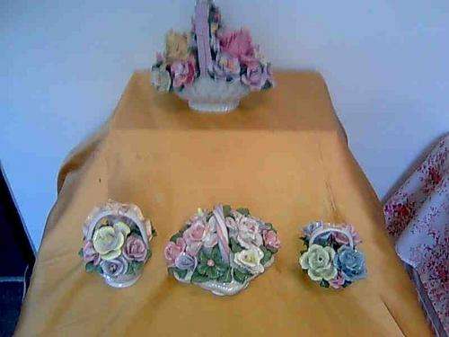 4 DIFFERENT  SIZES   FLOWER BASKETS