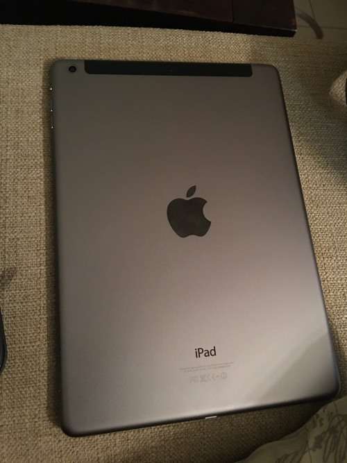 iPad Air Space Grey 64GB 4G LTE + WIFI! Like New and Logitec Keyboard Cover!