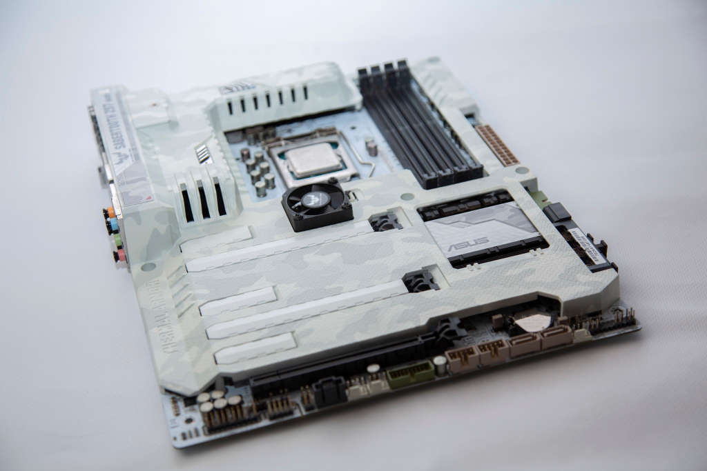 *RARE* Asus Sabertooth z97 White + 4790K + 16GB RAM