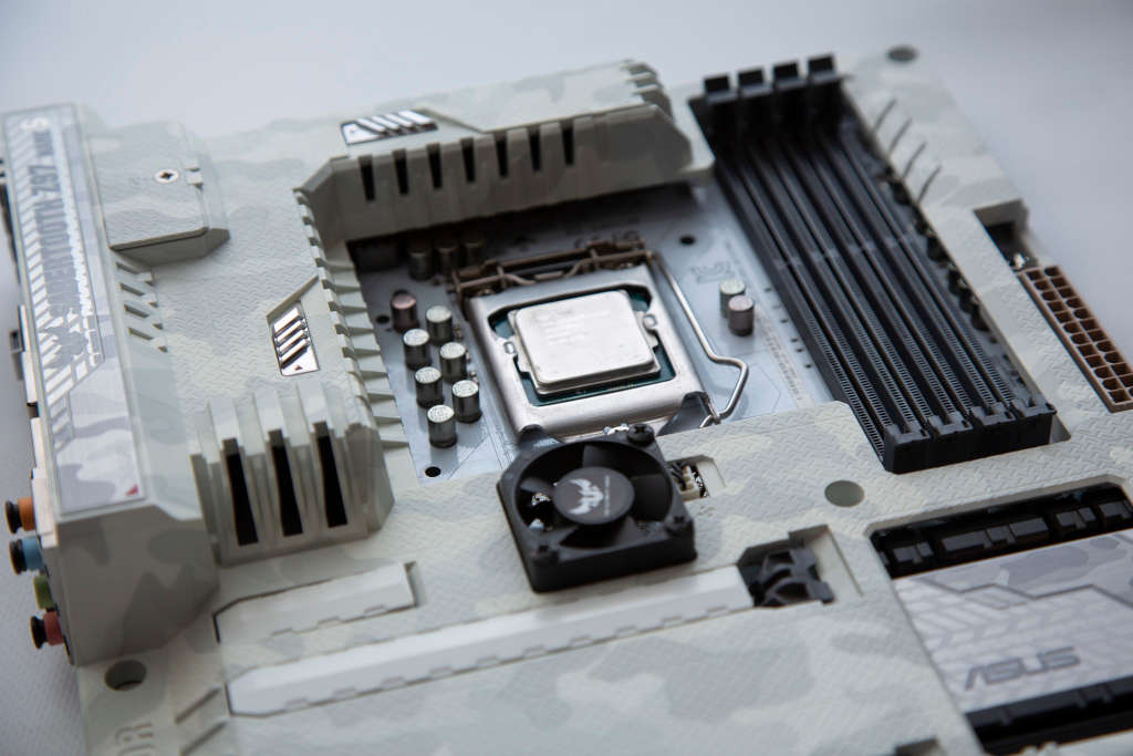 *RARE* Asus Sabertooth z97 White + 4790K + 16GB RAM