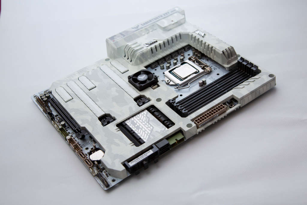 *RARE* Asus Sabertooth z97 White + 4790K + 16GB RAM