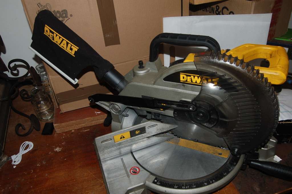 DE WALT COMPOUND MITRE SAW PRICE NOW REDUCED
