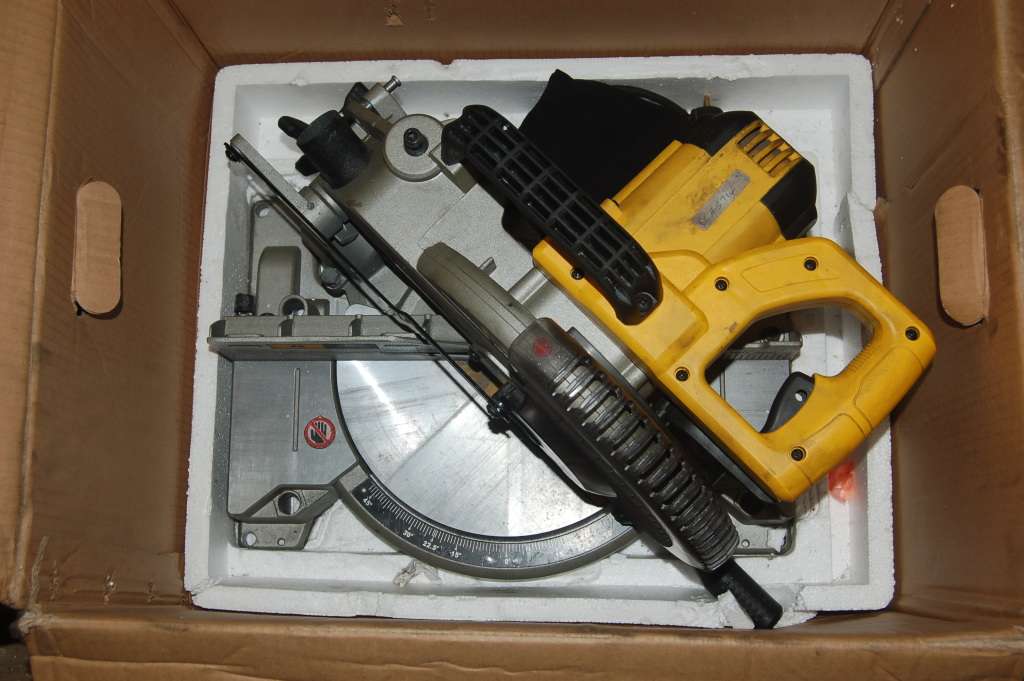 DE WALT COMPOUND MITRE SAW PRICE NOW REDUCED